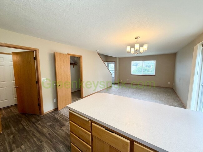 Photo - 10474-NE Lija Loop Duplex Unit 10474-1022
