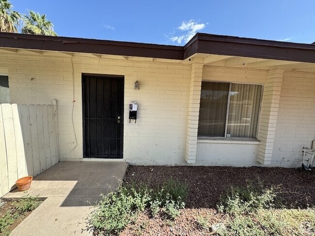 Building Photo - West Phoenix Townhome