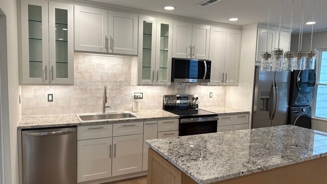 Building Photo - 240 Mcgregor Ave Unit 2