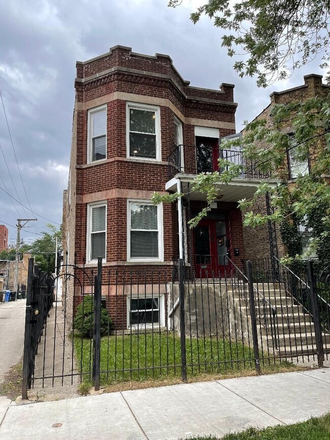 Building Photo - 3215 W Warner Ave Unit 2