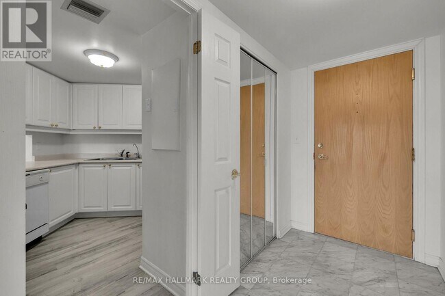 Photo - 3105 Carling Ave Unité 503