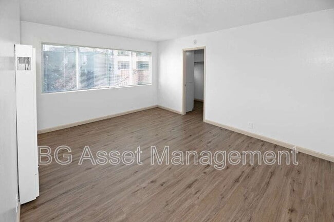 Building Photo - 480 Crescent St Unit 307