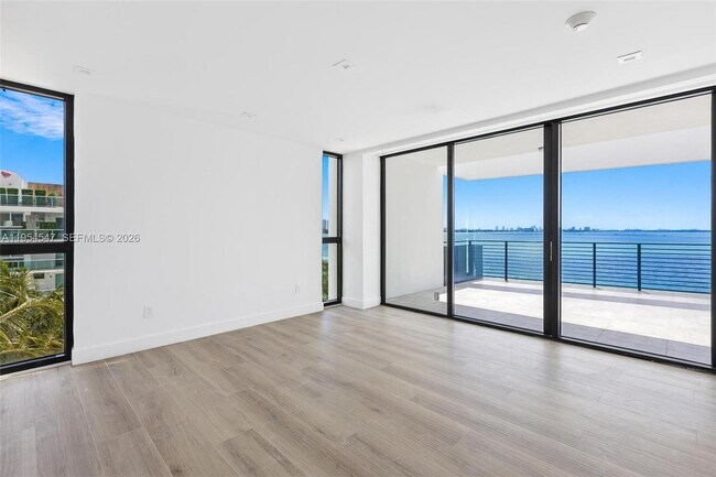 1930 Bay Dr Unit 1
