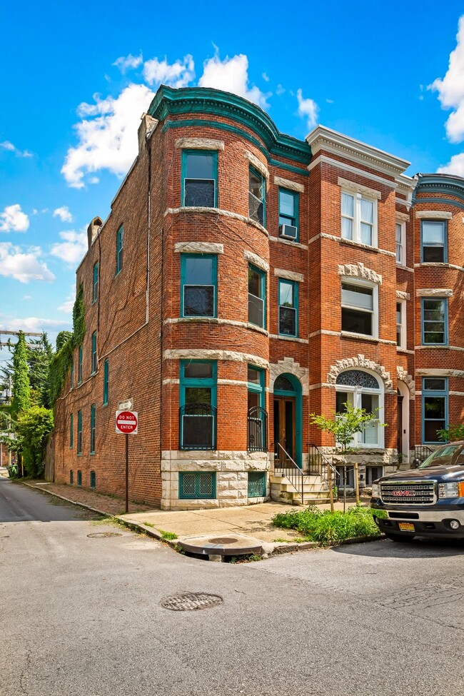 Photo - 147 W Lafayette Ave Townhome