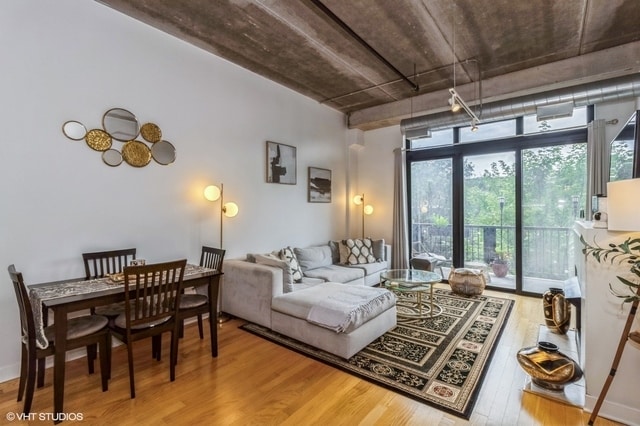Building Photo - 833 W 15th Pl Unit 306 Rental