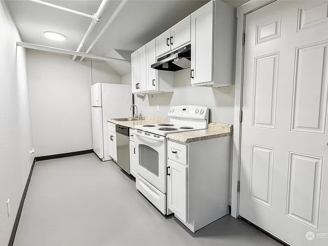 Building Photo - 2715 S 7th St