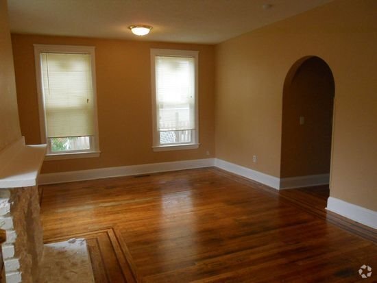 Building Photo - 907 N Oliver Ave Unit 1 Rental