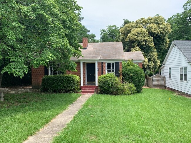 Building Photo - 2 Bed, 1 Bath in Rosewood | Available Late August