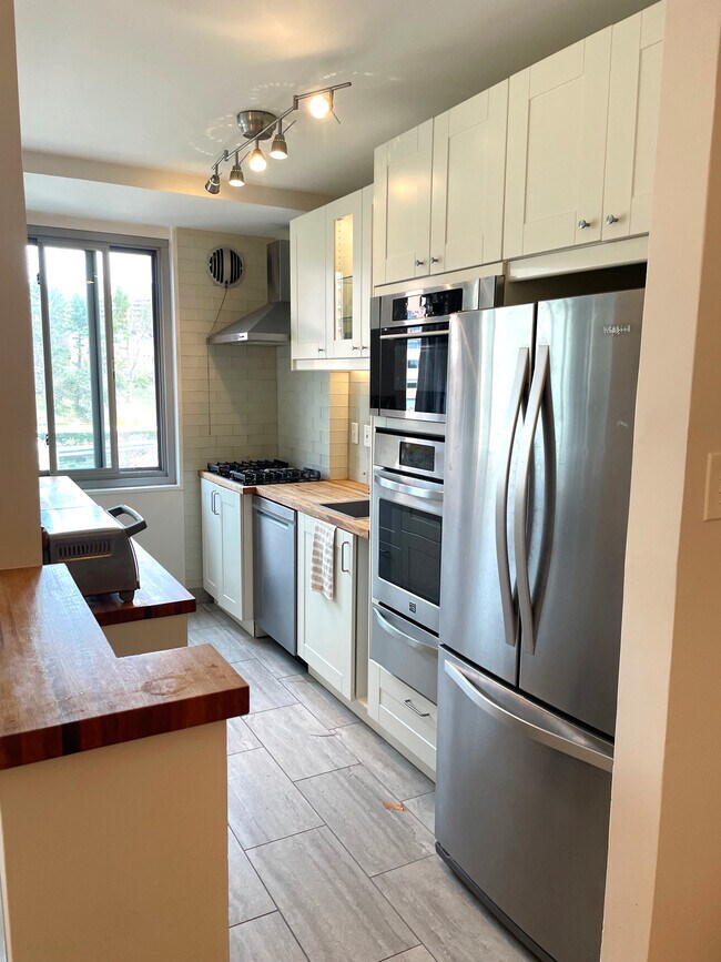 Photo - 4200 Cathedral Ave NW Unit 902