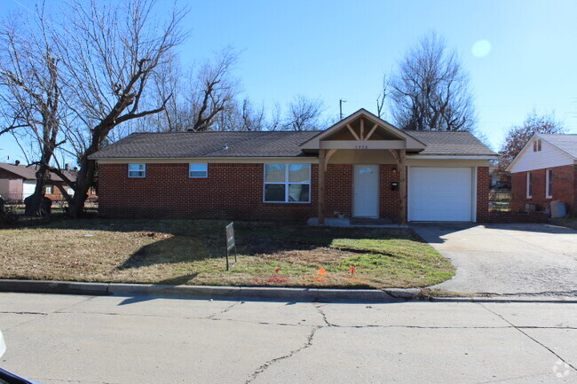 Building Photo - 5908 NW 61st St Rental