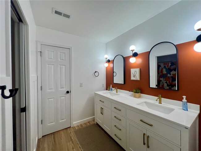 Photo - 30 Shakespeare Dr