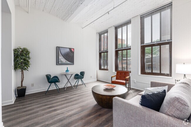 2BR, 2BA - 889SF - Living Room