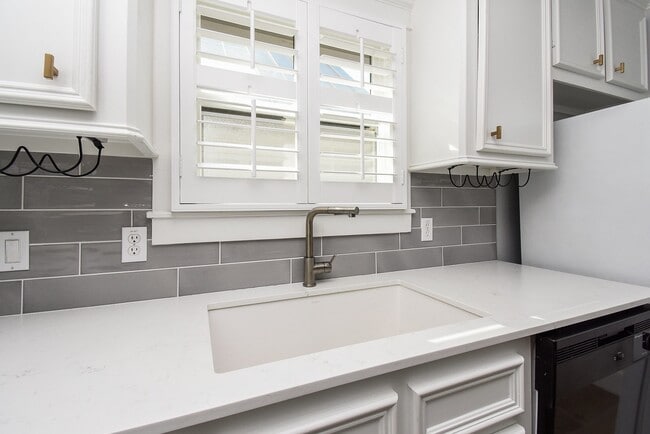 Building Photo - 1349 Heights Blvd