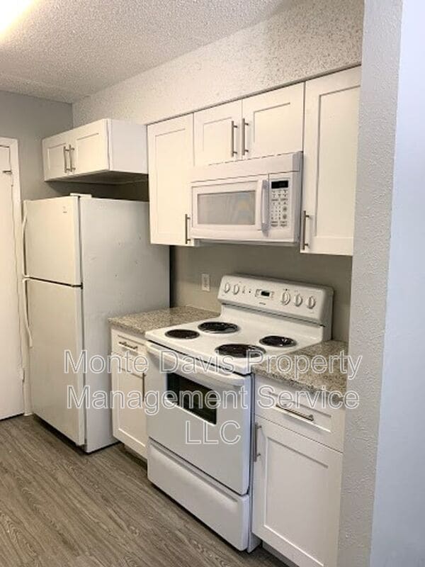 Photo - 11800 Alpheus Ave Unit B