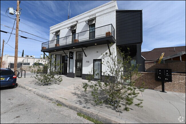 Building Photo - 710 Noble St Unit 4 Rental