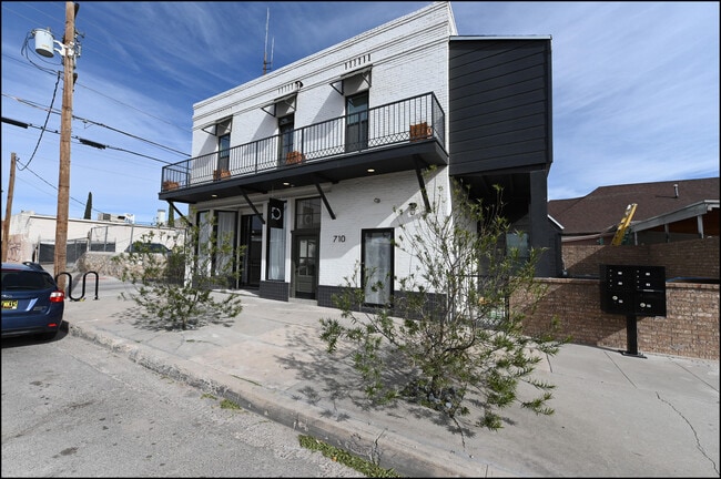 Building Photo - 710 Noble St Unit 3 Rental