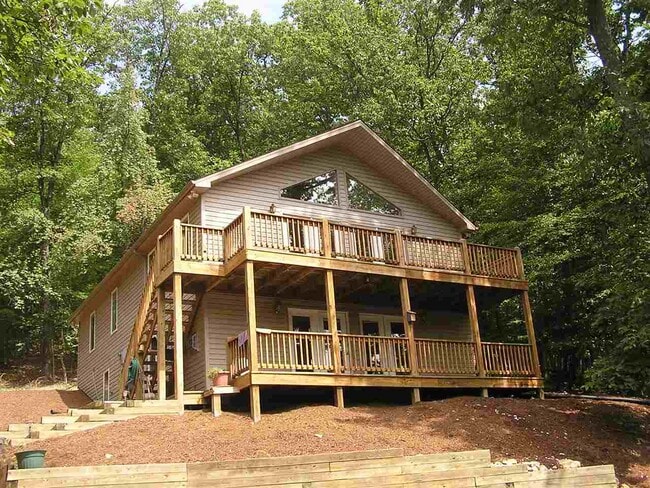 Building Photo - 175 Deer Dr