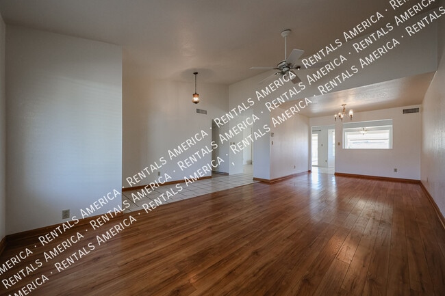 Photo - 710 W Alamo Dr