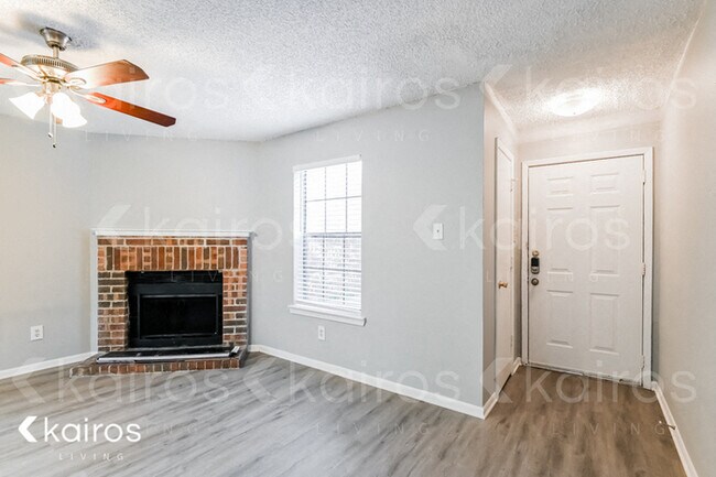 Photo - 820 Courtenay Pl