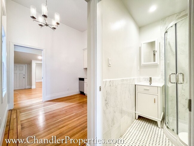 Building Photo - 61-63 Valley Street Unit 61 1/2