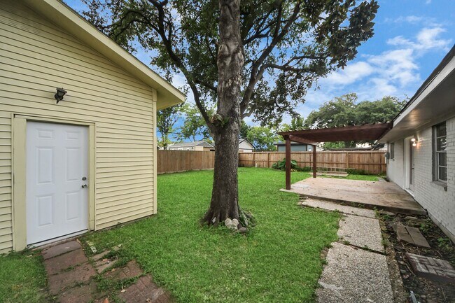 Photo - 2405 Pickerton Dr