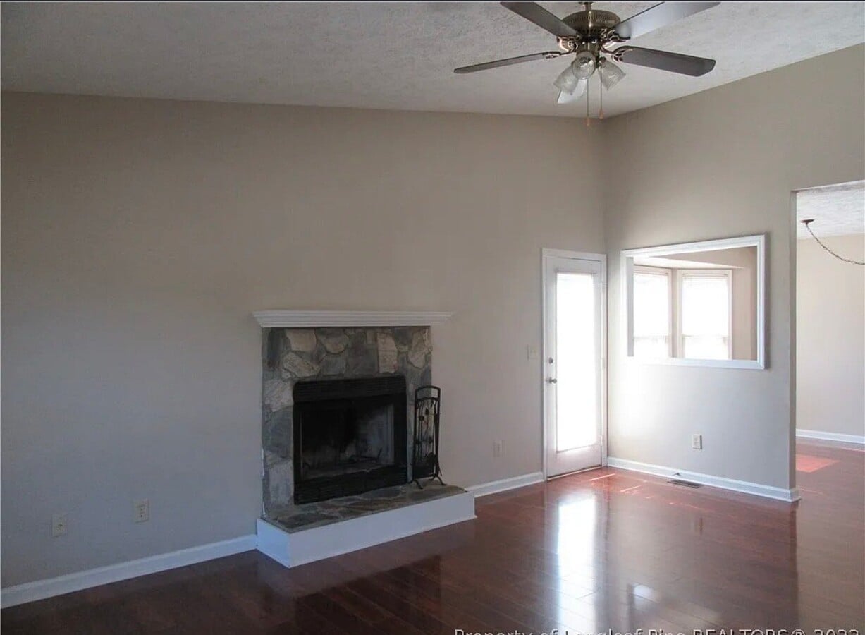 Photo - 2550 Silverbell Loop