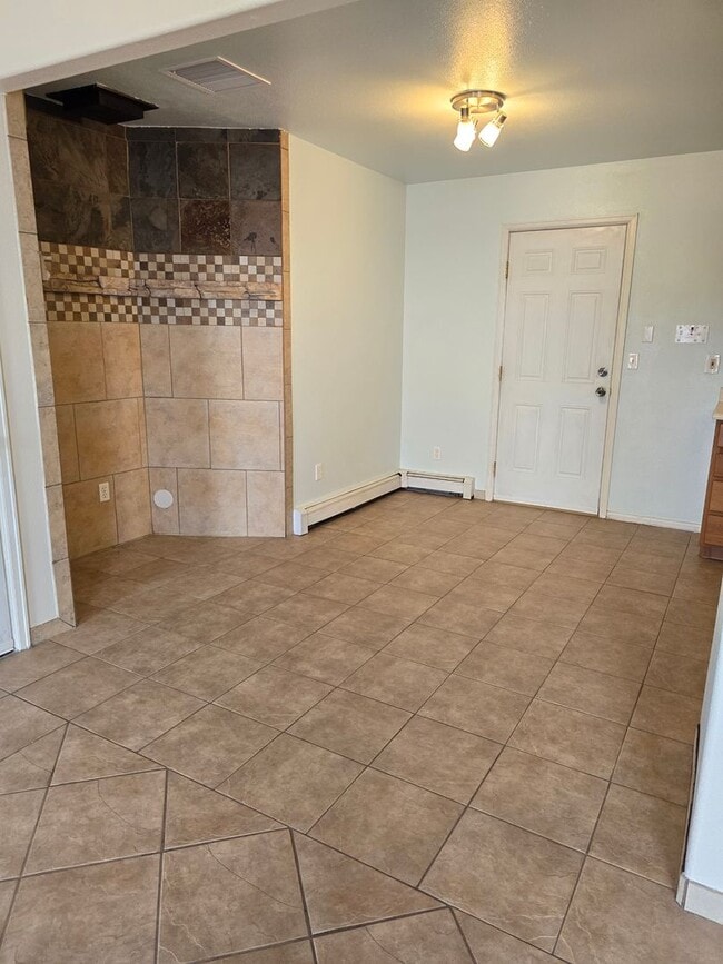 Building Photo - Nestled 3 bedroom, 2 bathroom on Orchard Mesa