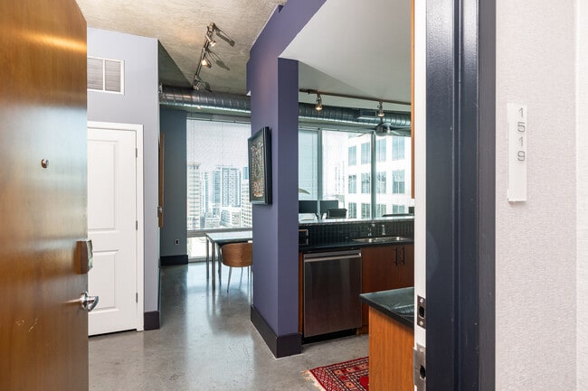 Photo - 943 Peachtree St NE