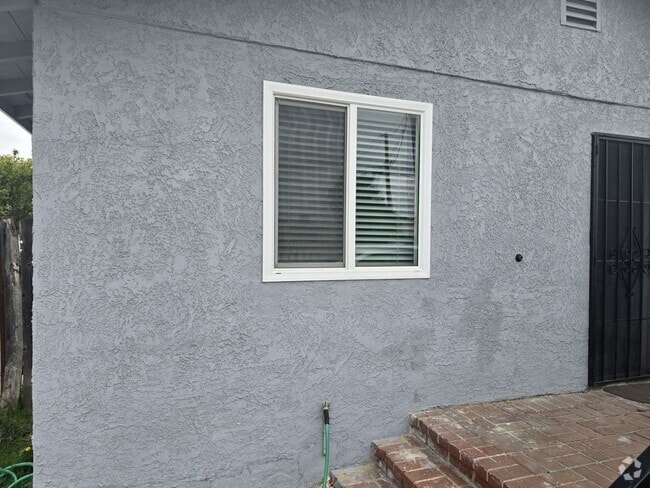 Building Photo - 10531 Lexington St Rental
