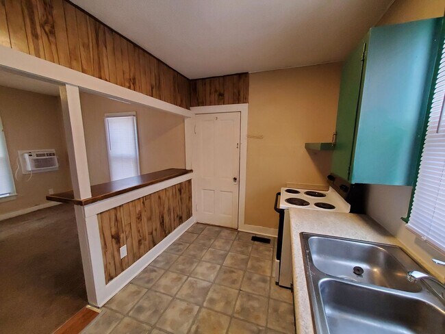 Photo - 1-2 bedroom house for rent in Clay Center, KS