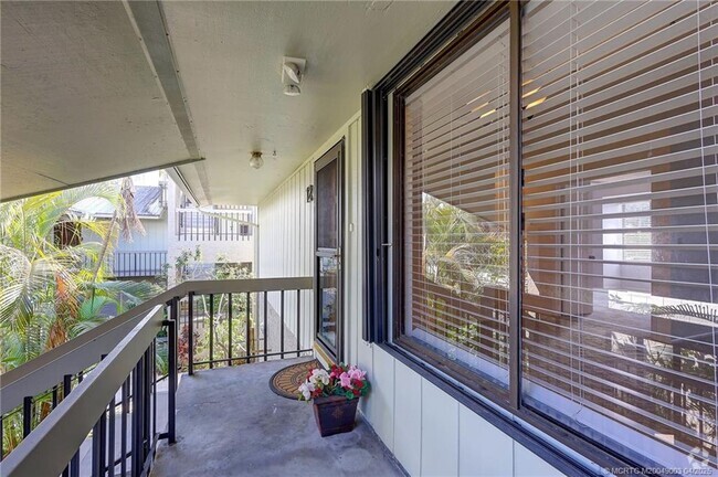Building Photo - 800 NW Fork Rd Unit 4-12 Rental