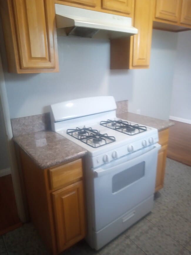 Photo - 654 Loranne Ave