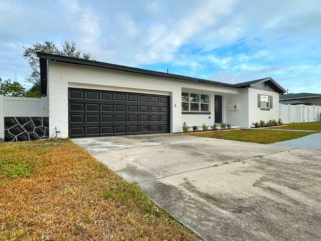 Photo - 2860 35th St S