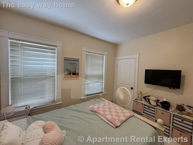 Photo - 1027 Broadway