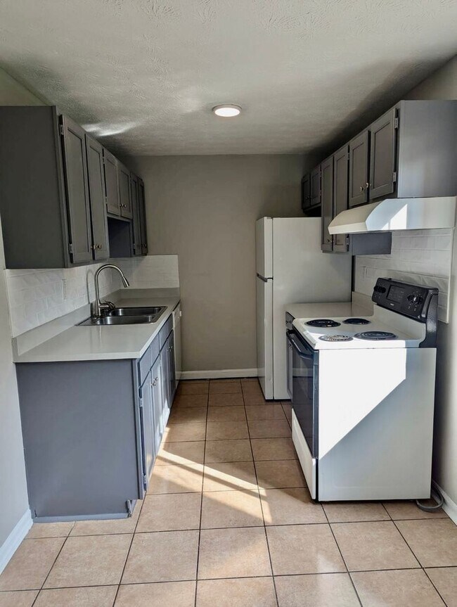 Photo - A Fresh Start: Renovated 2-Bedroom in Serene Englewood with Washer/Dryer Hookups! Unit 521 Apt 3