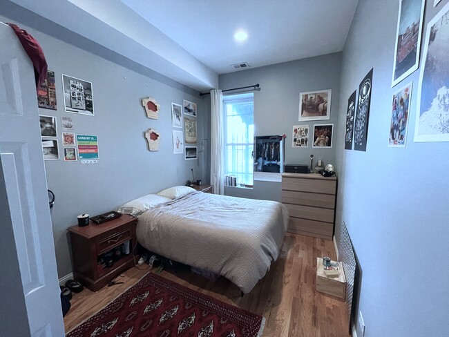 Bedroom 2 - 1502 W 18th St Unit 2R