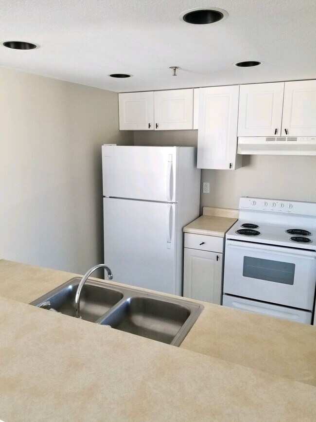 Photo - Twin Towers ~ 2 Bedroom/1 Bathroom Unit fo...