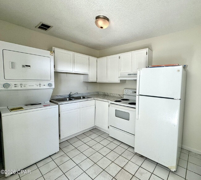 Photo - 8517 Laird St