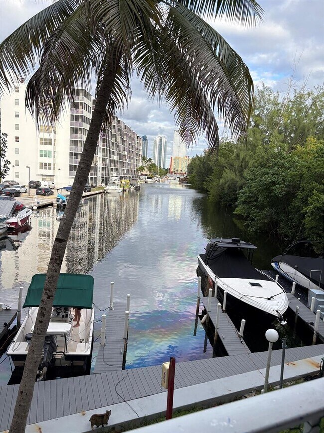 Building Photo - 16531 NE 35th Ave Unit 202