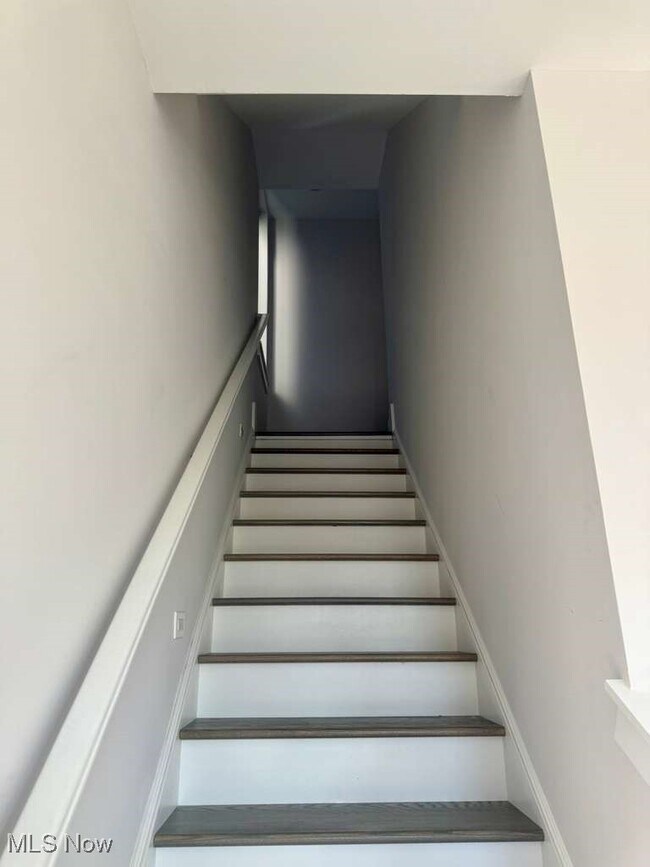 Photo - 1495 Superior Ave E