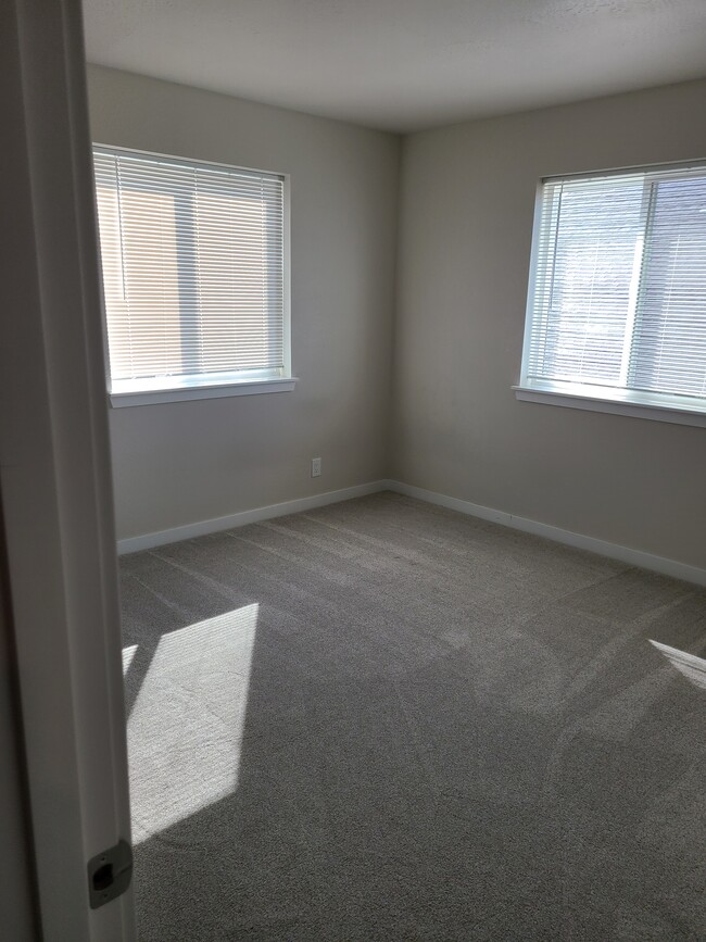 Photo - 225 Talent Ave