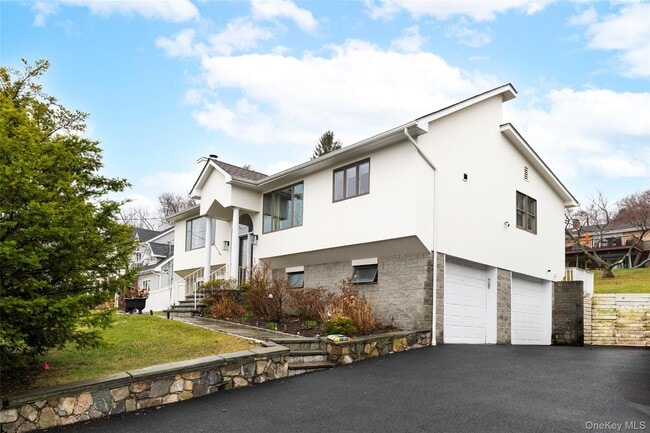 Building Photo - 850 S Lake Blvd