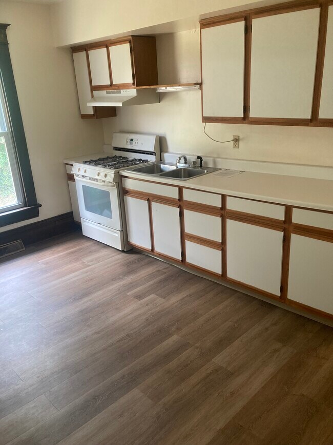 Photo - 145 Dorsey Ave Unit 2