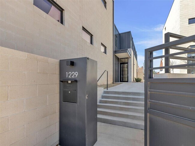 Photo - 1229 N Dewey Ave