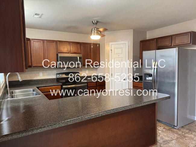Photo - 567 Broad Dr