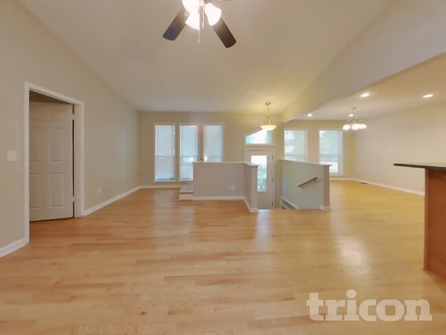 Photo - 2280 Lexington Way