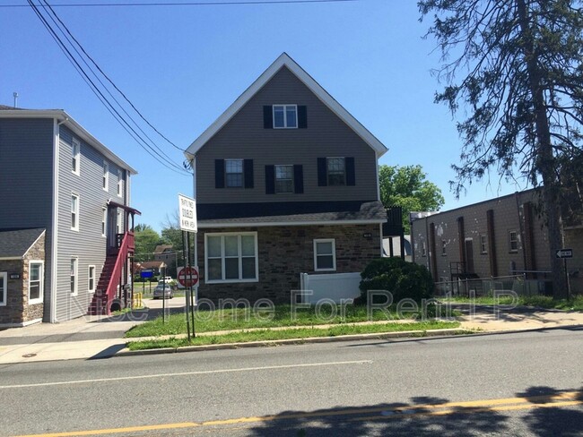 Building Photo - 108 W Evesham Rd Unit B Rental