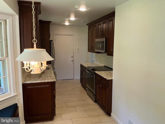 Building Photo - 4701 Red Fox Dr