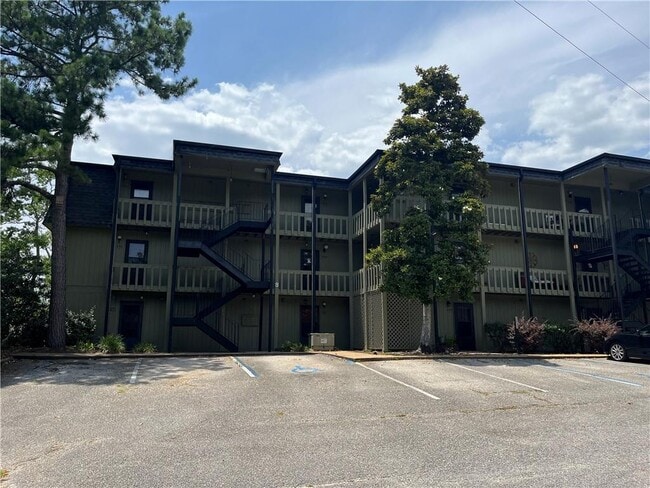 Building Photo - 332 Riverbend Dr Unit 332 Rental