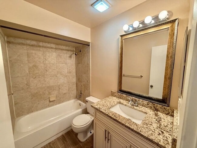 5232 Via Hacienda Cir